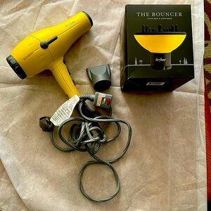 Drybar Buttercup Hair dryer with accessories
